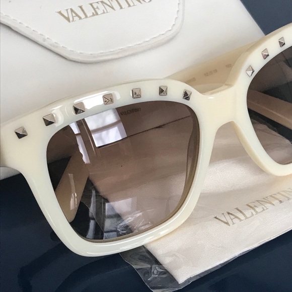 Valentino ROCKSTUD SUNGLASSES - Picture 3 of 8